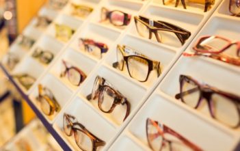 Faire des lunettes à Hoi An
