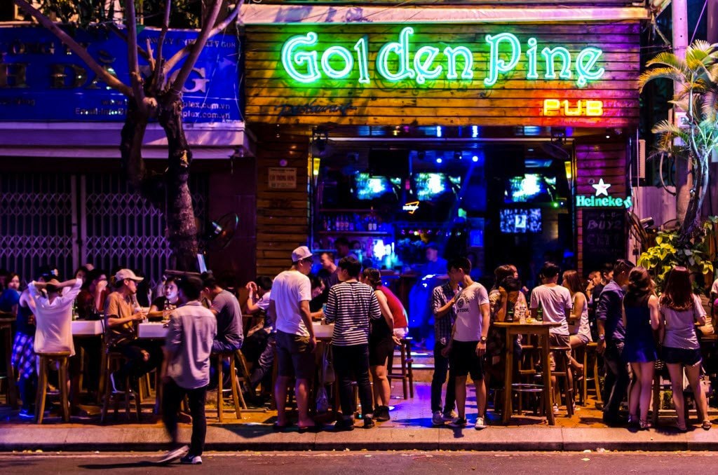 bar de nuit danang vietnam 1