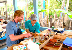 atelier de sculpture sur bois hoi an