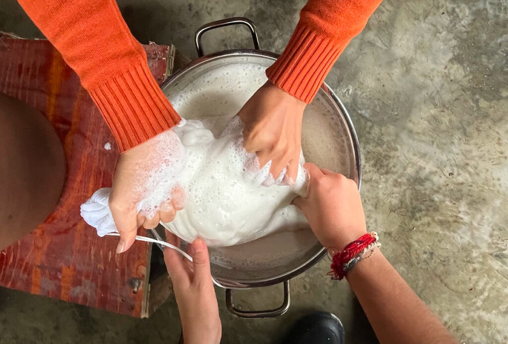 atelier tofu hoi an filtrer lait