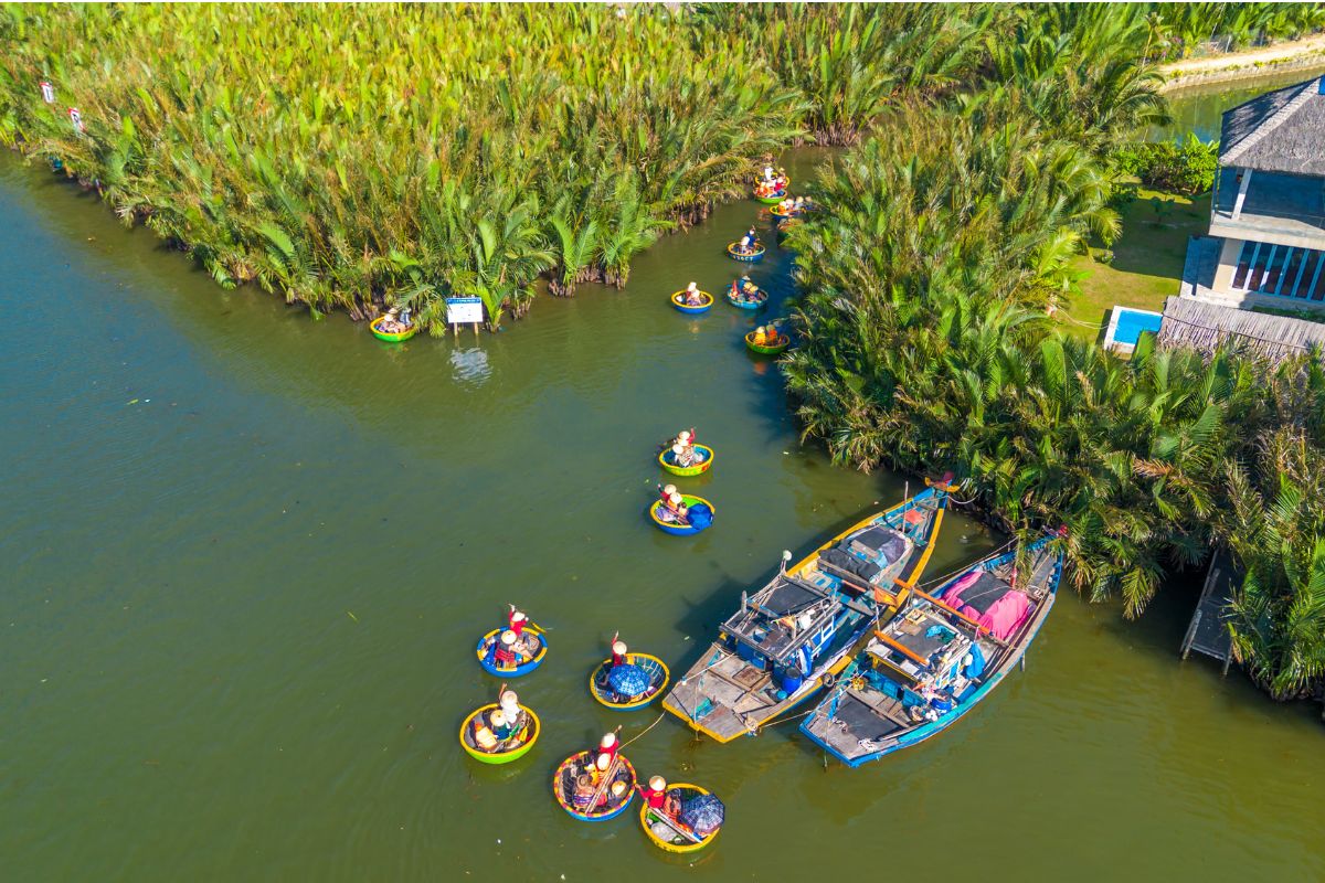 basket boat a hoi an