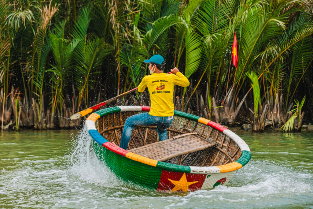 hoi an danse basket boat