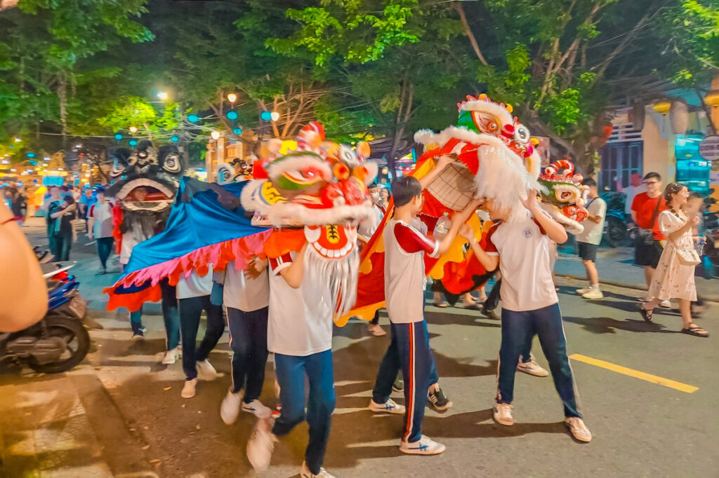mi autumn hoi an dans
