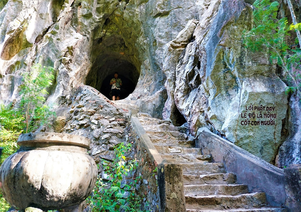 montagnes de marbre grotte van thong
