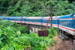 train hue danang col des nuages