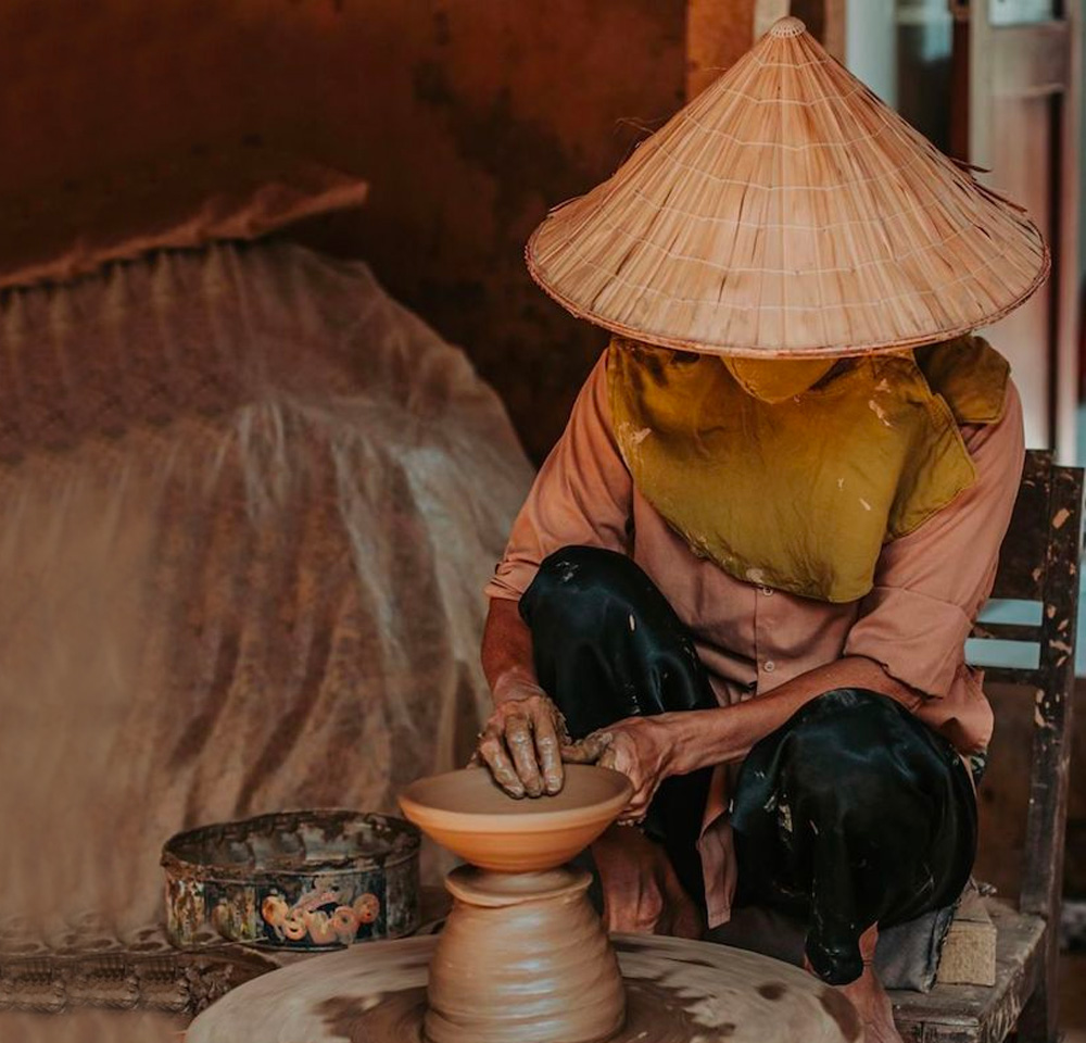 village de poterie phuoc tich hue vietnam